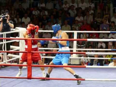 Полуфинальный бой Андрея Замкового против Сипал Онур на Универсиаде в Казани 9 июля 2013