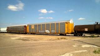 preview picture of video 'SB - UP/KCS Mixed Freight, Laredo, TX, 19 October 2013'