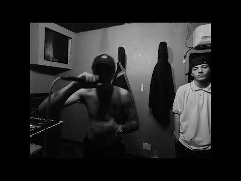 C-KONFLICTO - LA ABUELA ESTA CALZADA