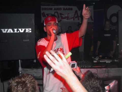 DJ DISTORTED MINDS MC GENERAL C AND MC EKSMAN @ HYSTERIA 2009.