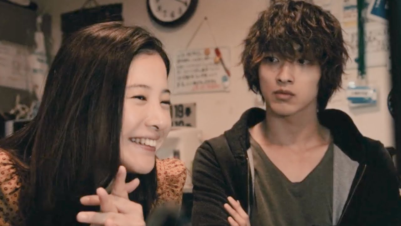 Bandido Se Apaixona à Primeira Vista Por Linda Jovem Cega, E Ela Milagrosamente Transforma Sua Vida