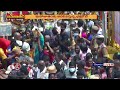 Huge Devotees Throng To Medaram Sammakka Sarakka Jathara | V6 News - Video