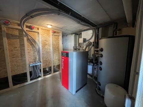 Fröling Pelletkessel mit Pelletbunker