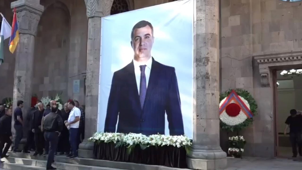 #Ուղիղ․ Փարաքարում տեղի է ունենում Վալոդյա Գրիգորյանյի հոգենհանգիստը