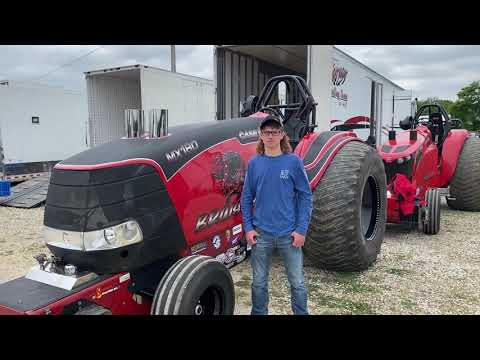 What is a light limited Super Stock Tractor???