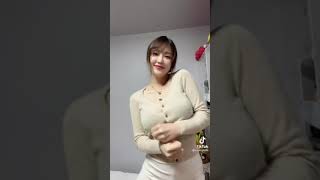 巨乳ニットにトントン抜かれる😍　#shorts  #korea #巨乳