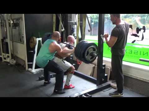 unique fitness matt hammond squats 240kg @85.5kg