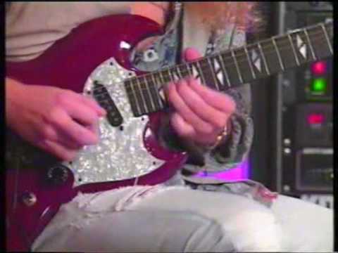 Kee Marcello playing Superstitious