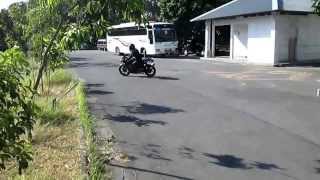 preview picture of video 'Pulsar 200 Moto Gymkhana Practice MOGYSOCT Moto Gymkhana Solo Community Indonesia 30/9/13'