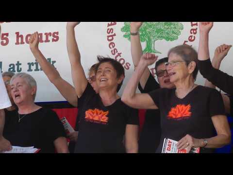 Chesterfield May Day People's Gala and Demo - Socialist Choir (07/5/18)