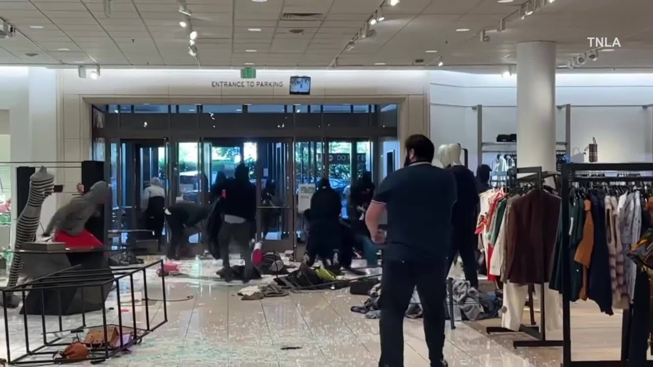 'Flash mob' ransacks Topanga Mall Nordstrom