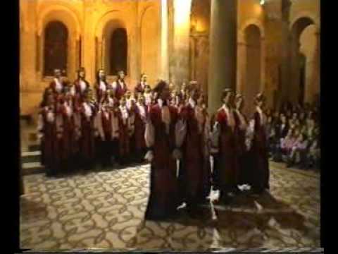 Corul de Copii Radio - Lyon 2004 -  Coborai din deal in vale