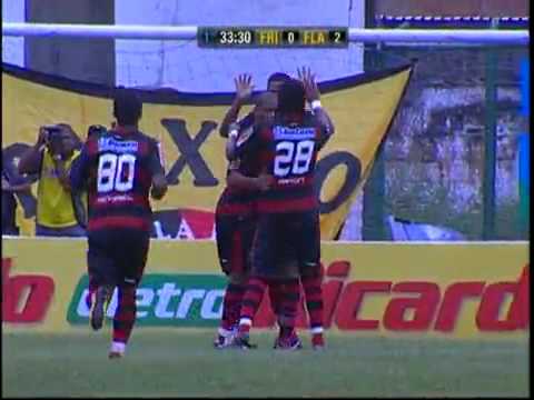 Gol do Flamengo! Denis Marques cobra pênalti e marca, aos 33 do 1º tempo