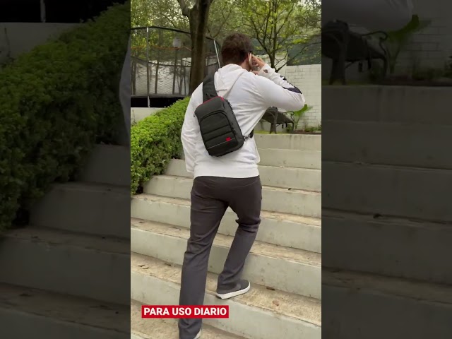 Vídeo relacionado con TINYAT Mochila transparente impermeable bonita bolsa para collage, conciertos, deportes, viajes y uso diario, T9061, Negro