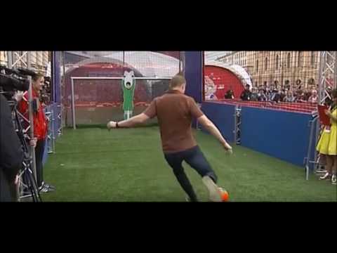 Роналдиньо и Малафеев против робота