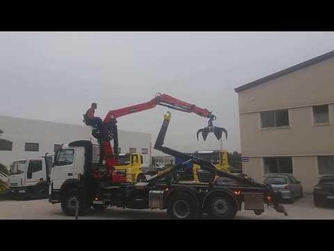 Recycling crane mounting by Nord Est Allestimenti bodybuilder