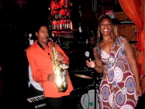 DIHANN MOORE SINGS MOODYS MOOD!!