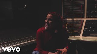Caylee Hammack – Christmas (Baby Please Come Home) (Visualizer)