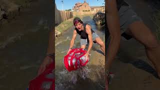 CONSTRYO una BALSA de BOTELLAS para CRUZAR un LAGO TOXICO!