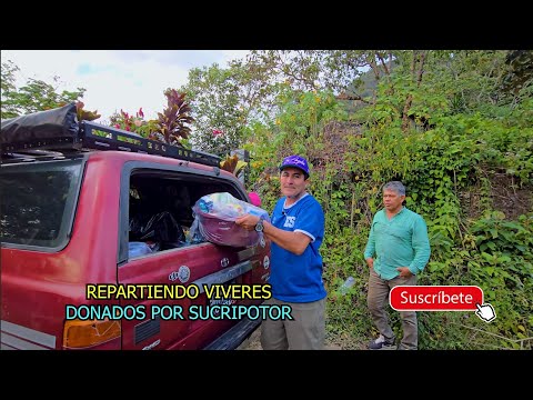 Entregando Alimentos y Juguetes En Fin de Año, Plan de La Lima, La Reina, Chalatenango. 2005.