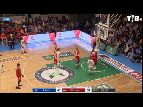 Bill Amis ends first half with the slam