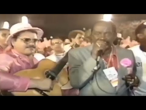 Cloves do Violão e Jamelão - Desfile da Mangueira - 1986 - Tem xinxin e acarajé