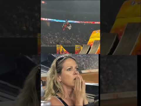 Aura: Show de motocross freestyle desafia limites da gravidade