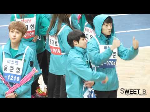 [Fancam] 120108 Dooseob tell fan to pick up the rubbish @ Idol Athletics Championship