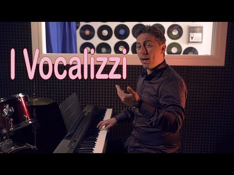 FACCIAMO DEI VOCALIZZI PRIMA DI CANTARE. È IMPORTANTE.