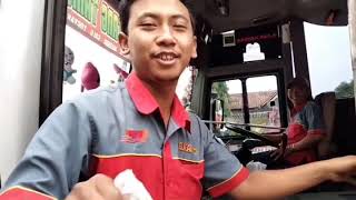 Download lagu STORY WA bus Mira new bintang tamu😎 (S 7279 US) mp3