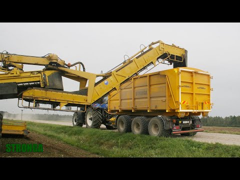 Sugar Beet Harvest Transport Using a 26 Ton HookLoada