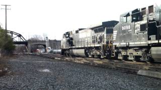 preview picture of video '33K Mixed Freight Heading to Allentown Yard CP88 Bethlehem'