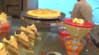 Golden  Princess  cruises, tasty cakes.