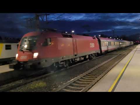 Einfahrt des EuroCity 113 "Blauer Enzian"  am 12.11.2022 in Krumpendorf