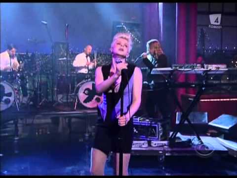 Robyn   Dancing On My Own Live Letterman 2010)