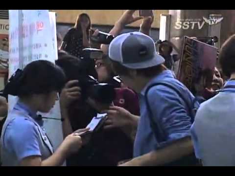 [SSTV] 110902 Super Junior & f(x) at Gimpo Airport leaving for Japan
