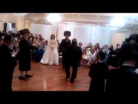 Chosson's father's mitzvah tantz