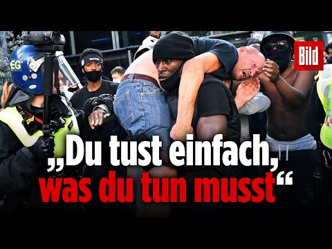 Schwarzer Demonstrant rettet weißen Gegendemonstranten