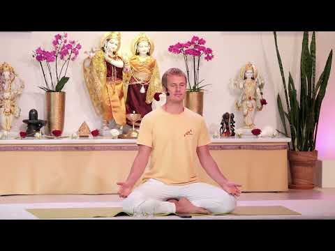 Yogastunde Mittelstufe "ich komme bei mir an" mit Adrian - Yoga Vidya Live,  10.09.2022, 09:15 Uhr