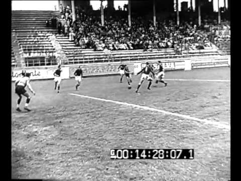 Incontro amichevole di calcio tra la rappresentativa dei Bersaglieri e quella dell'Aeronautica