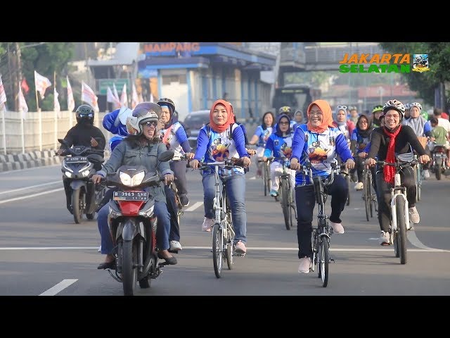 Ratusan Ibu Bersepeda Bersama Meriahkan Peringatan Hari Ibu 22 Desember