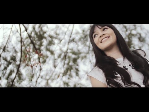 Deus É O Amor video