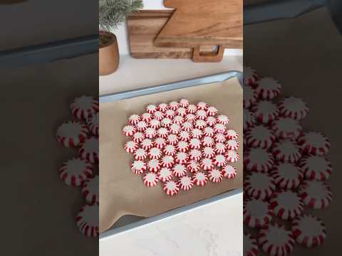 DIY peppermint bowl 🍬🥣 #candycane #peppermint #diy #holiday #homedecor #christmasdecor #giftideas