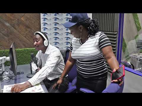 Mercy Mawia aikwatanga Mukamba Mujanja mbee wa atangaasi angi, studioni