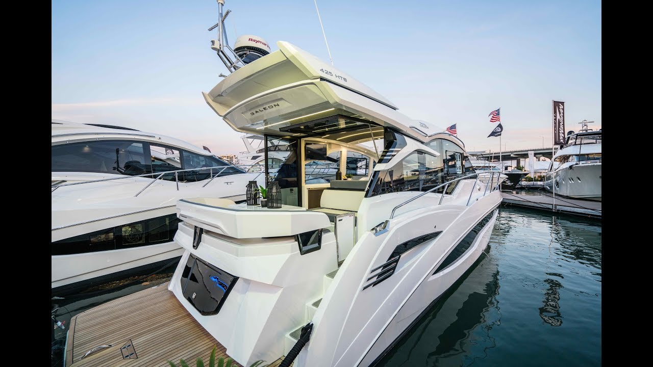 Galeon 425 HTS | 2019 Miami International Boat Show 