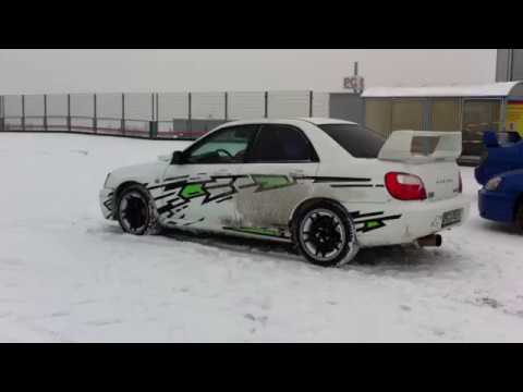 Subaru Impreza WRX STI Schneeflöckchen in Action