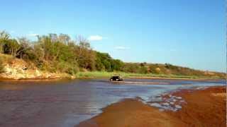 preview picture of video 'FJ Cruiser - Red River Water Crossing'