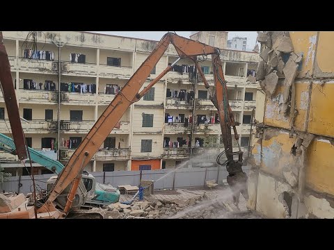 Super Long Boom Excavator Takes Down a 5-Story Building – Every Moment Is Intense!