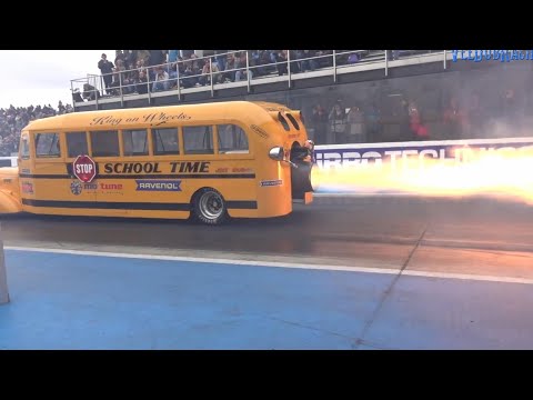 Auto Sunday - Jet On Land - The real jet bus, truck and cars.