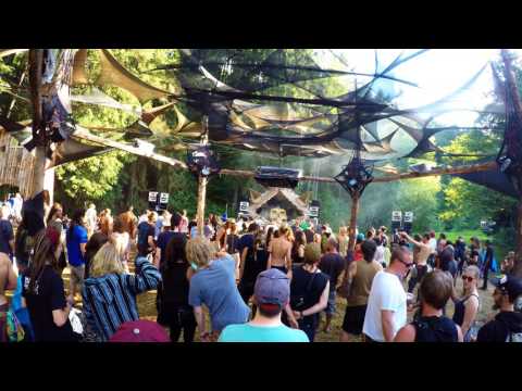 Masters of Puppets Festival 2017 - Loose Connection live act 4K